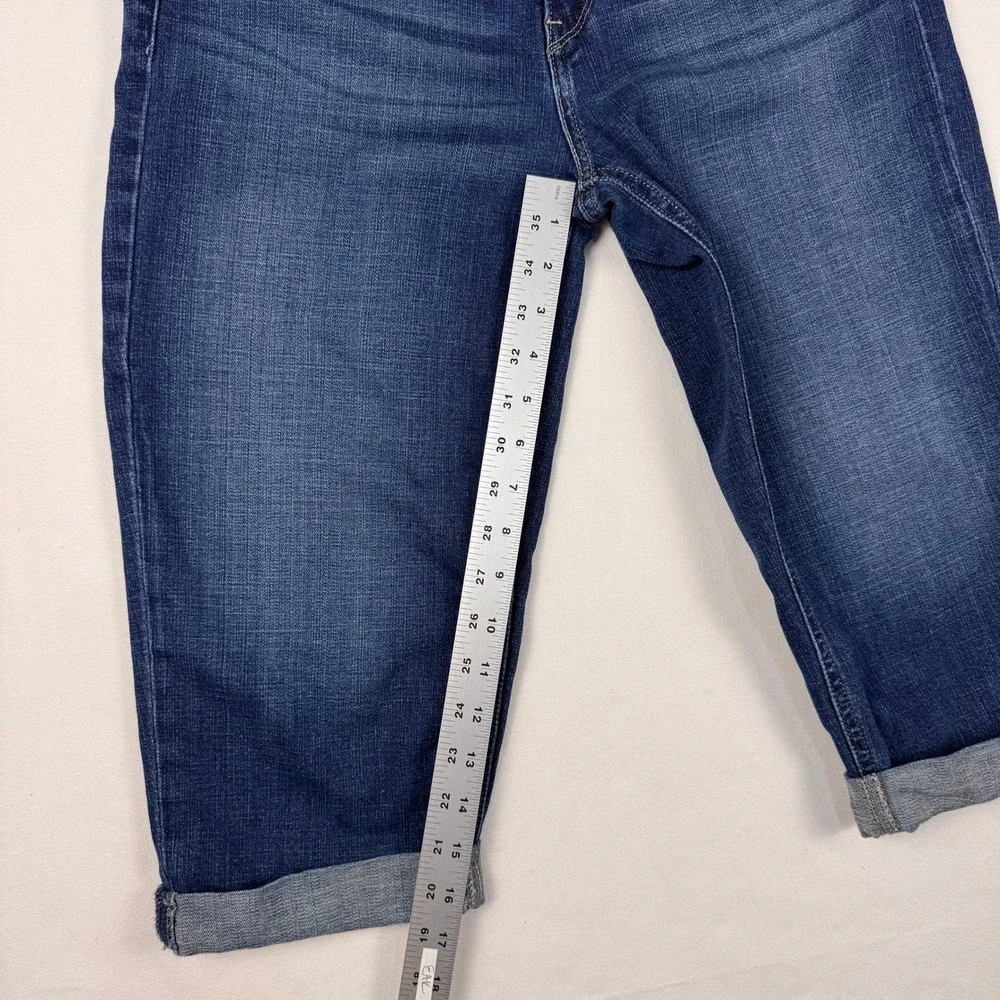 Levi's Capri Jeans Womens 8 Blue Mid Rise Cuffed Denim Pants Cropped